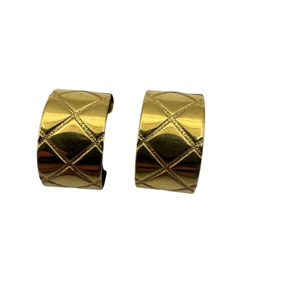 Gold Tone Bold Quilted Pattern Statement Stud Pierced Earrings Geometric - Picture 2 of 3